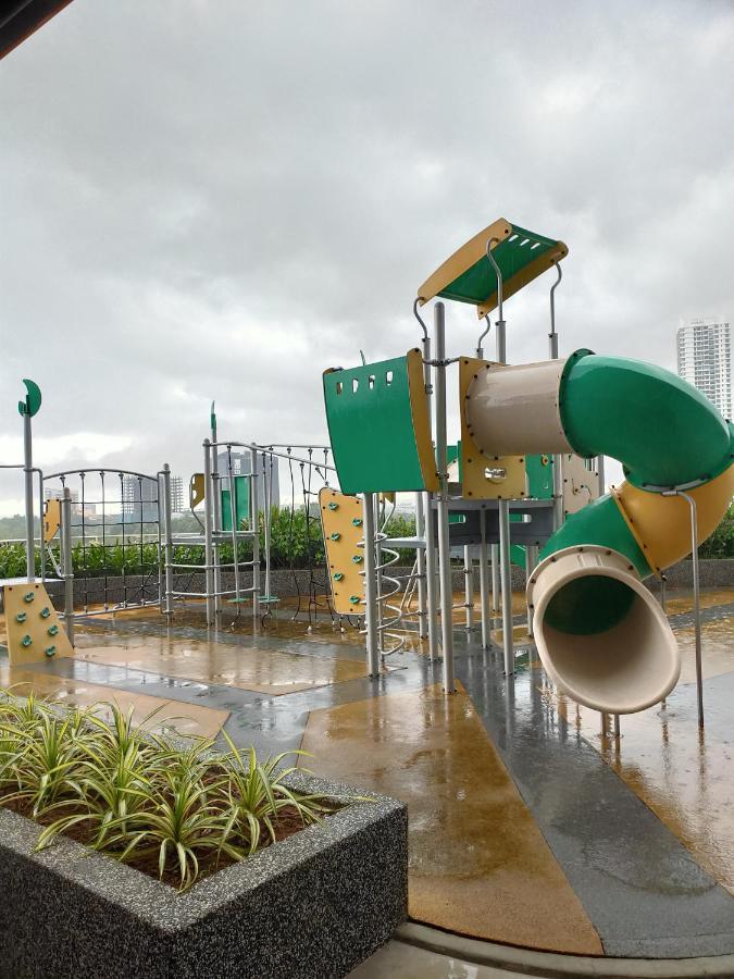 D Bunga مسلم Homestay Pool View Legoland Nusajaya Nusajaya  Ngoại thất bức ảnh