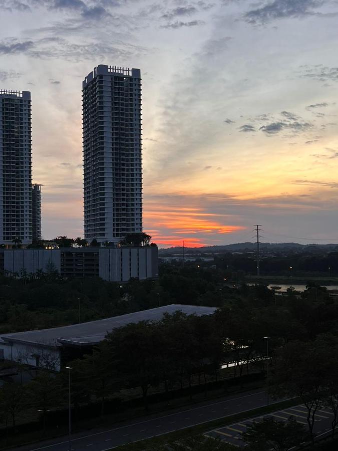 D Bunga مسلم Homestay Pool View Legoland Nusajaya Nusajaya  Ngoại thất bức ảnh