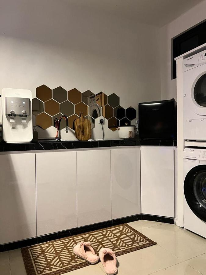 D Bunga مسلم Homestay Pool View Legoland Nusajaya Nusajaya  Ngoại thất bức ảnh